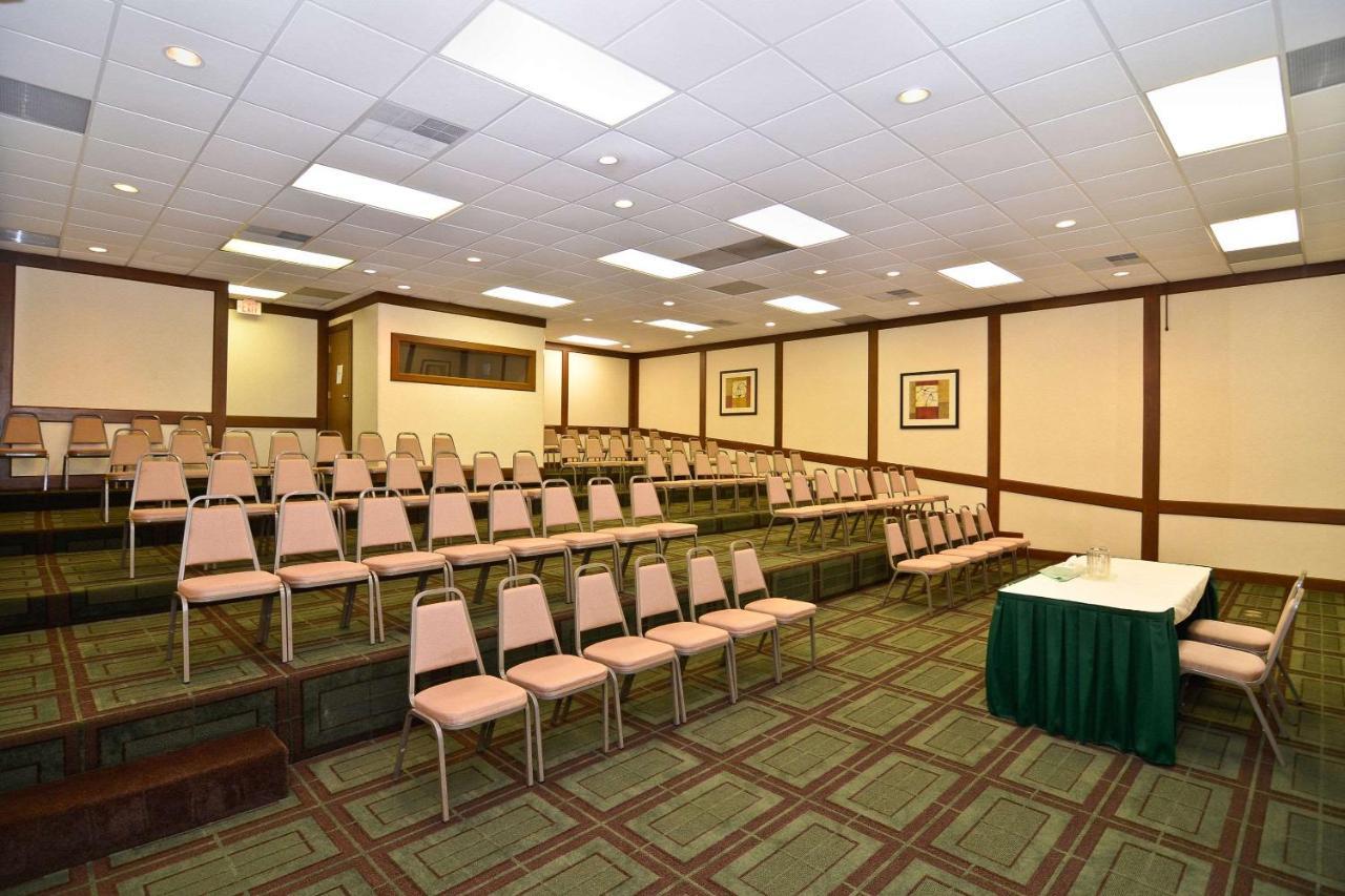 Quality Inn & Conference Center Akron Buitenkant foto